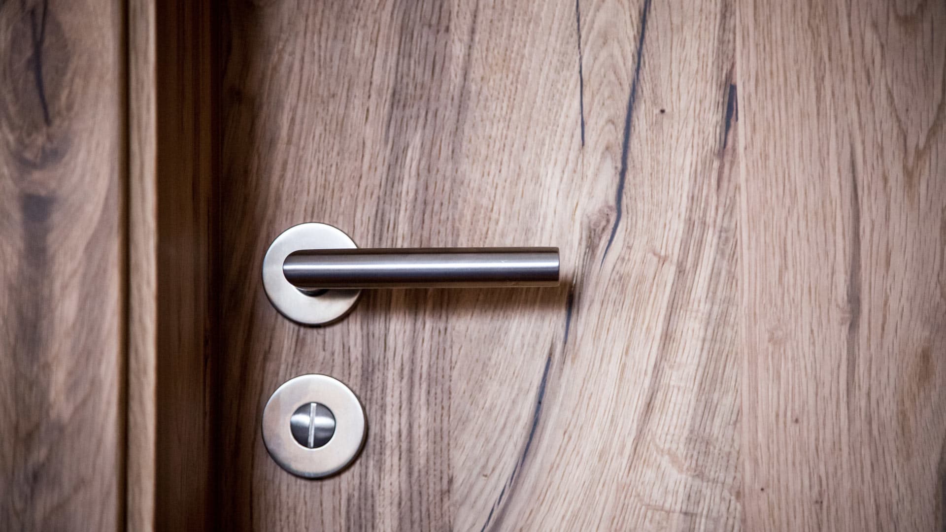 ¿Necesita cambiar las puertas de su hogar? Contacte con nuestros carpinteros en A Coruña