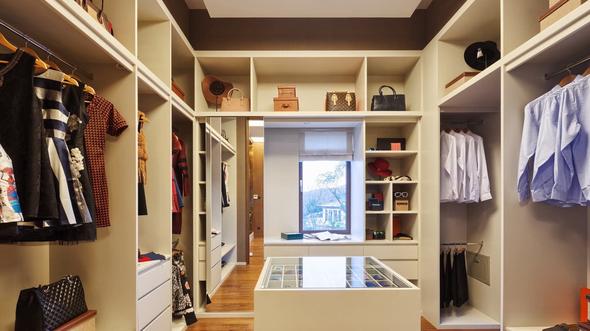 ¿Quiere conocer el precio de su armario a medida en A Coruña? Llámenos